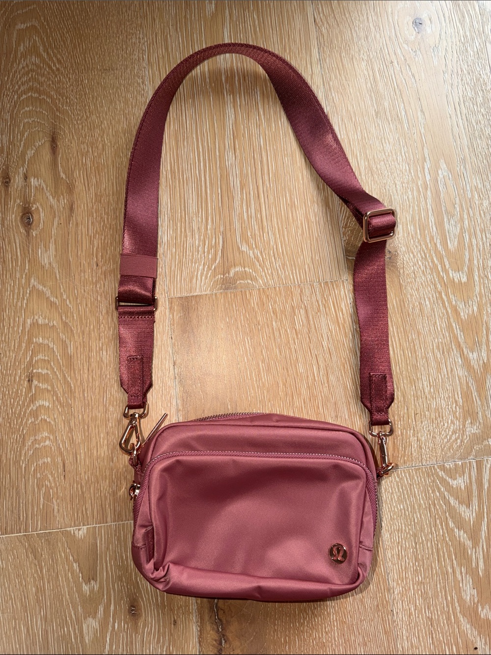 lululemon athletica rose pink crossbody bag with adjustable strap - Picture 4 of 6